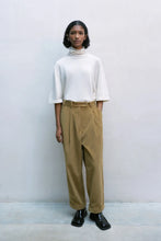 Load image into Gallery viewer, CORDERA Cotton Corduroy Masculine Pant Miel