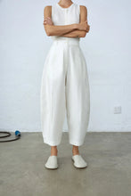 Load image into Gallery viewer, CORDERA Seam Curved Pants, White