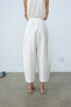 Load image into Gallery viewer, CORDERA Seam Curved Pants, White