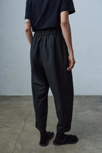 Load image into Gallery viewer, CORDERA Carrot Pants - Black