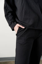 Load image into Gallery viewer, Wol Hide Mockneck Sweatshirt - Black