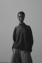 Load image into Gallery viewer, CORDERA Cashmere Turtleneck - Anthracite