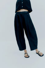 Load image into Gallery viewer, CORDERA Linen Curved Pants - Black