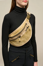 Load image into Gallery viewer, FRAUENSCHUH Beltbag - Lambskin, Caramel
