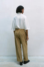 Load image into Gallery viewer, CORDERA Cotton Corduroy Masculine Pant Miel
