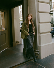 Load image into Gallery viewer, Nili Lotan Shon jean, Stone Black Wash
