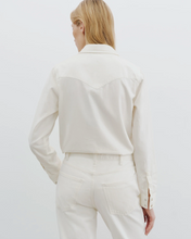 Load image into Gallery viewer, Nili Lotan Travis Shirt, Cream denim

