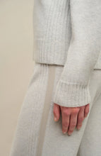 Load image into Gallery viewer, FRAUENSCHUH Solea Cashmere Hoodie, Light Silver
