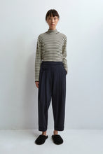 Load image into Gallery viewer, CORDERA Tailoring Carrot Pants, Night
