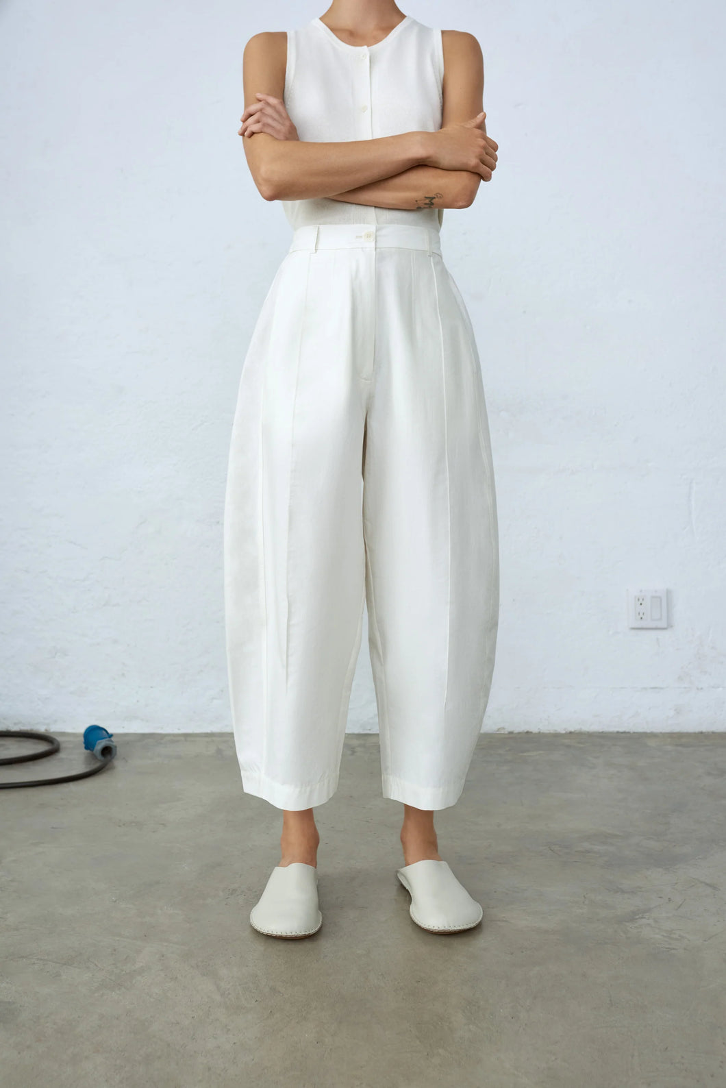 CORDERA Seam Curved Pants, White – M. STUDIO CORDERA Seam Curved Pants, White – M. STUDIO