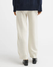 Load image into Gallery viewer, BARRIE Cashmere Trousers - Ivory

