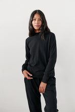 Load image into Gallery viewer, Wol Hide Layering Tee - Black
