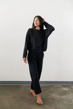 Load image into Gallery viewer, Wol Hide Easy Sweatpant - Black
